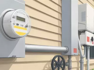 Medidor de servicio público eléctrico en el exterior de la casa